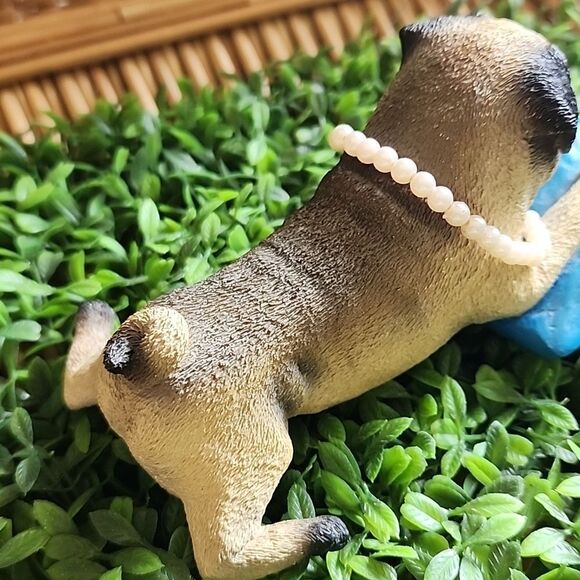 Vintage 1990 Resin Pillow Pug With Pearls - Picture 2 of 10